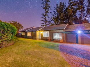 House For Sale in Wilgeheuwel, Roodepoort