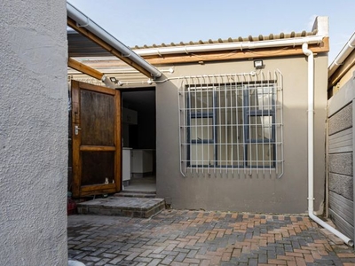 1 Bedroom cottage rented in Crawford, Cape Town