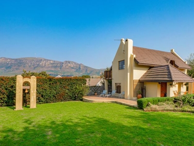 1 Bedroom house for sale in Constantia, Cape Town