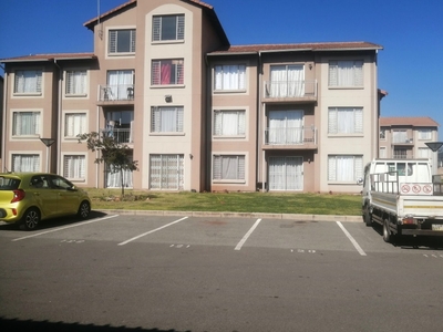 2 Bedroom Apartment / Flat For Sale In Kleinfontein Lake