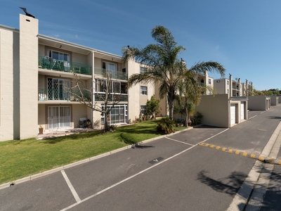 2 Bedroom Apartment Sold in Vredekloof East