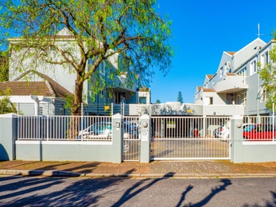 3 Bedroom duplex apartment sold in Rondebosch, Cape Town