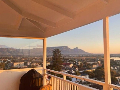 3 Bedroom house rented in Lakeside, Cape Town