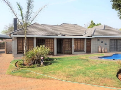 4 Bedroom house to rent in Carletonville Central