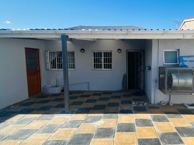 1 Bedroom cottage to rent in Wynberg, Cape Town