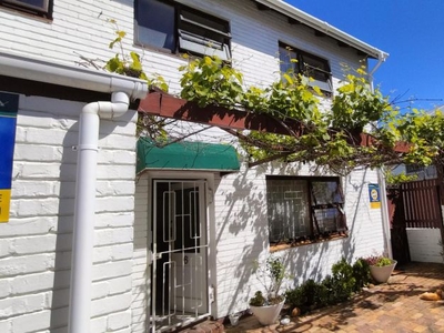 2 Bedroom townhouse - sectional for sale in Plumstead, Cape Town