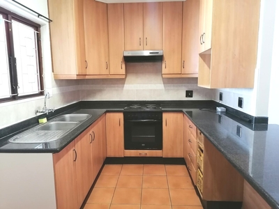 2 Bedroom Simplex To Let in Musgrave