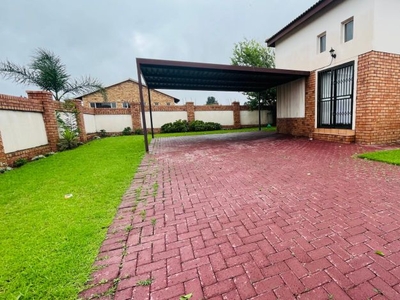 2 Bedroom townhouse - freehold to rent in Reyno Ridge, Witbank