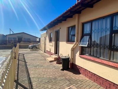 3 Bedroom house for sale in Blomanda, Bloemfontein