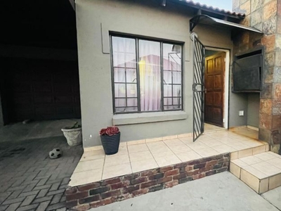 3 Bedroom townhouse - freehold for sale in Ben Fleur, Witbank