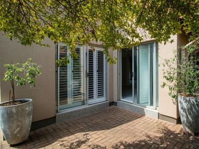 3 Bedroom townhouse - sectional for sale in Bedfordview