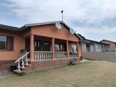 6 Bedroom House For Sale in Stanger Manor