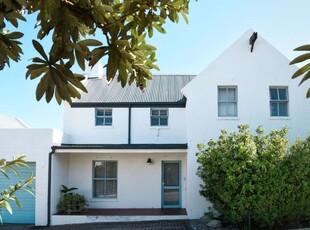 Lovely, spacious family home in sought after Kingshaven Estate in Big Bay