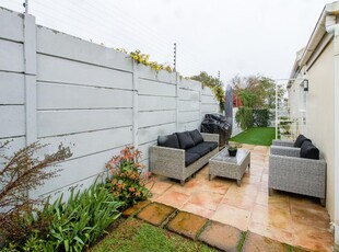 Property for sale with 2 bedrooms, Goedemoed, Durbanville