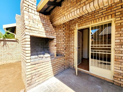 2 bedroom townhouse for sale in Uitsig (Bloemfontein)