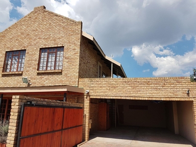 2 Bedroom House to rent in Middelburg South