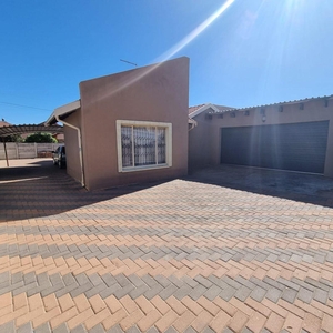 3 Bedroom House for sale in Madiba Park