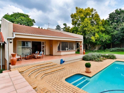 4 Bedroom House For Sale in Bryanston