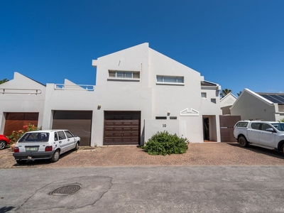 4 Bedroom House For Sale in Royal Alfred Marina