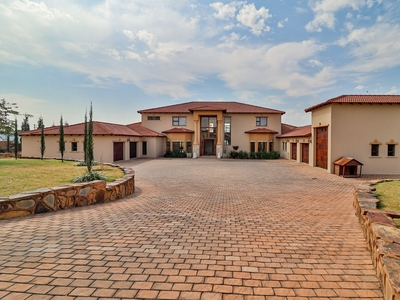 House For Sale in Mooikloof Heights