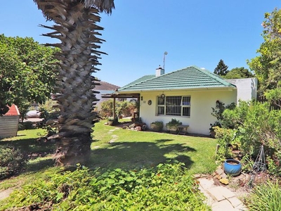 4 Bedroom house for sale in Zeekoevlei, Cape Town