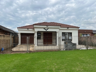 3 Bedroom House For Sale in Pimville Zone 5