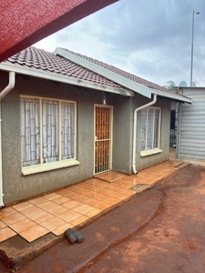 2 Bedroom House To Let in Tlhabane West