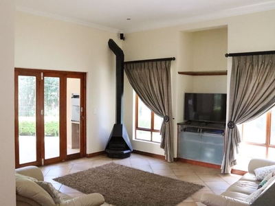 4 Bedroom house in Greenstone Hill For Sale