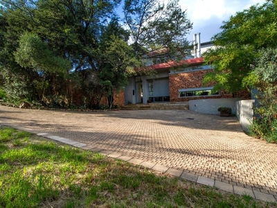 5 Bedroom with 2 study architectural masterpiece home in Sought After Mooikloof Equestrian estate.