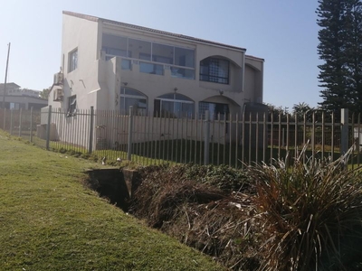 Four Bedroom house with Breath taking sea views overlooking the sandy beaches of Glenmore Beach!