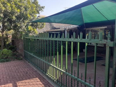 2 Bedroom Townhouse For Sale in Protea Park