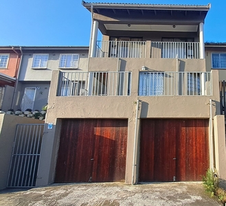 3 Bedroom Duplex For Sale in Grove End