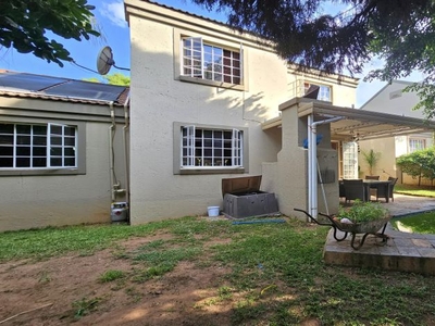 3 Bedroom duplex townhouse - sectional for sale in Equestria, Pretoria