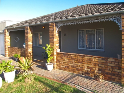 3 Bedroom Freehold For Sale in Parow Valley