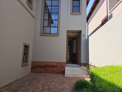 3 Bedroom Townhouse For Sale in Heritage Hill