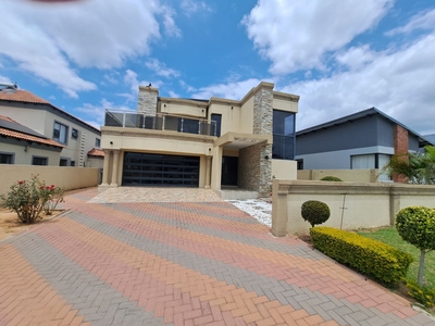 4 Bedroom Freehold For Sale in Woodhill Estate