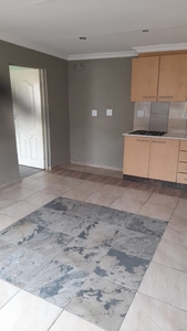 BACHELOR FLAT AVAILABLE IN MAMELODI WEST C2.