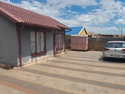 House For Sale in Vosloorus Ext 25