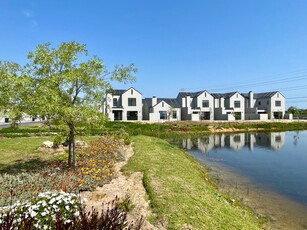 3 Bedroom Townhouse For Sale in Aan de Wijnlanden