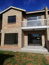 3 Bedroom Townhouse For Sale in Hadison Park