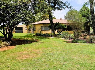 Farm in Magaliesburg For Sale