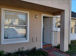 GOODWOOD ESTATE: 2 KITCHENS, SECURE GROUND FLOOR 3BED TOWNHOUSE / BRAAI AREA/ WALK TO N1-CITY MALL