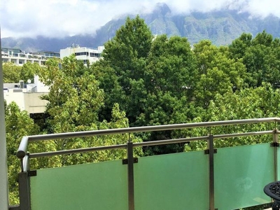 3 Bedroom apartment rented in Claremont Upper, Cape Town