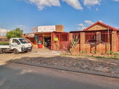 3 Bedroom house for sale in Lenasia Ext 13, Johannesburg