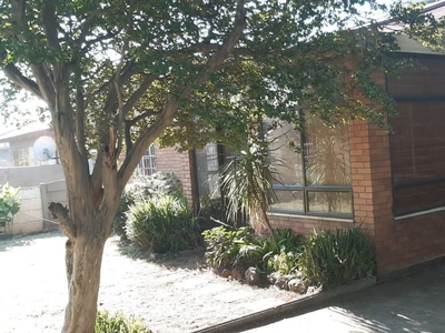 3 Bedroom House To Let in Malvern East