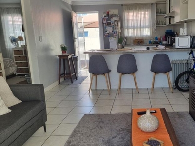 2 Bedroom townhouse - sectional to rent in Goodwood Park