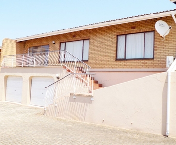 3 Bedroom Apartment For Sale in Scottburgh Central