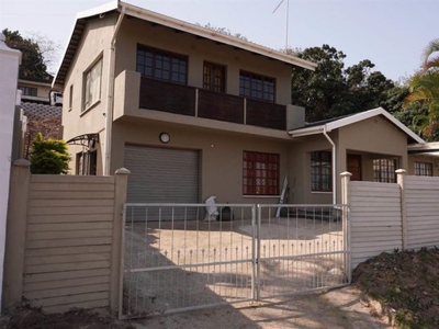3 Bedroom duplex townhouse - sectional to rent in Mount Vernon, Durban