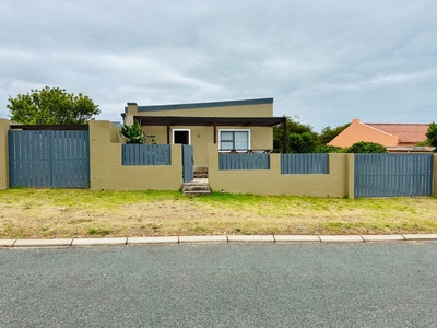 3 Bedroom House To Let in Sandbaai