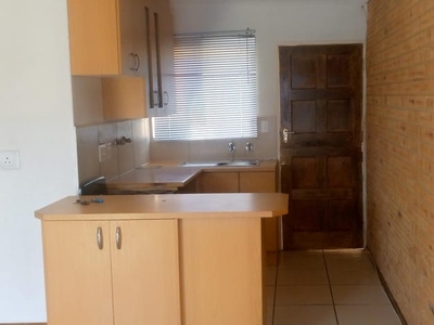 2 Bedroom townhouse - sectional to rent in Finsbury, Randfontein
